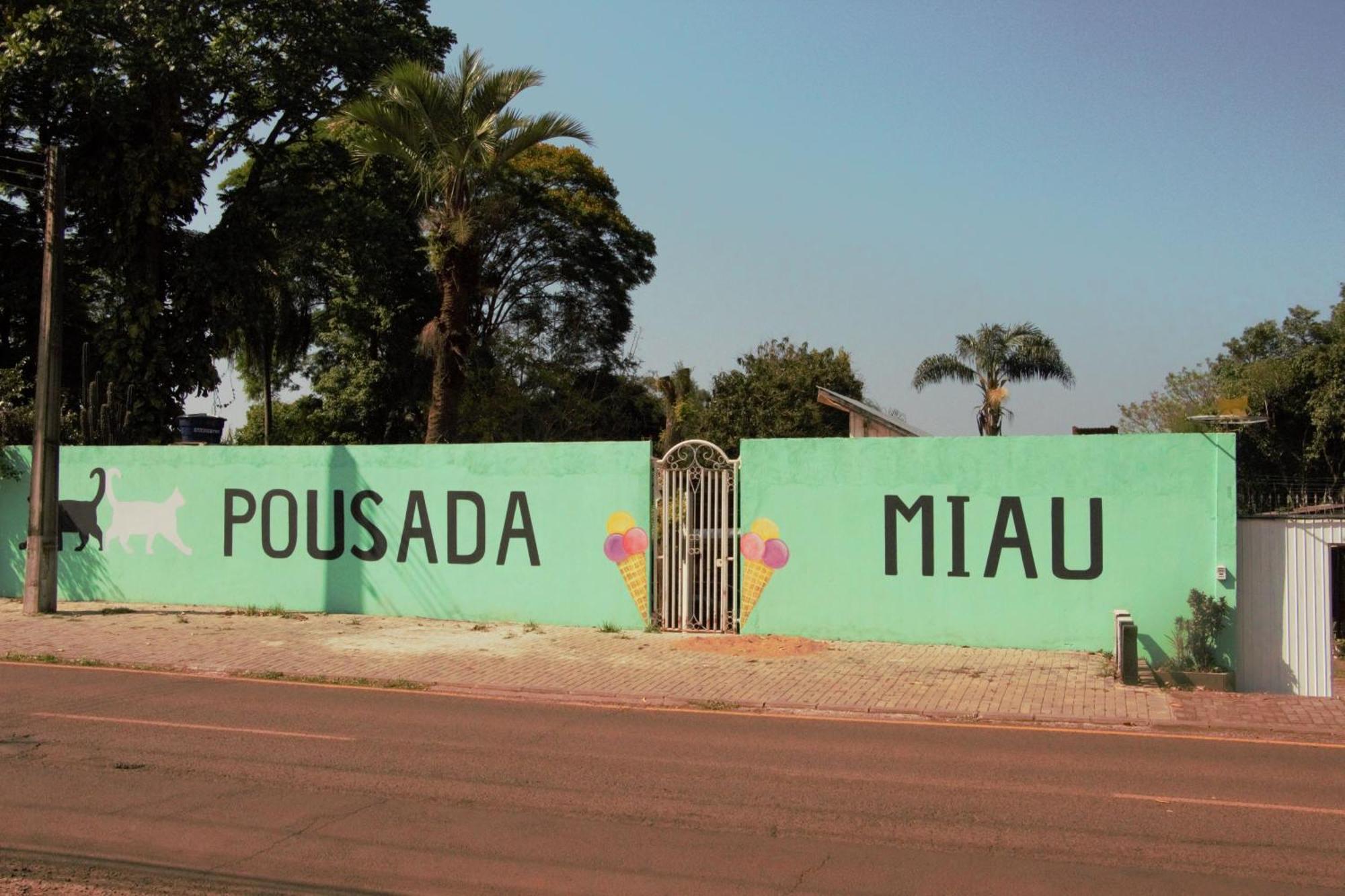 Отель Pousada Miau Фос-ду-Игуасу Экстерьер фото